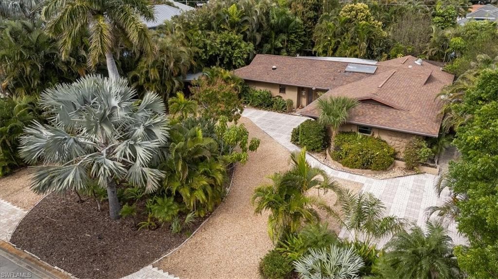 699 Binnacle Dr, Naples, FL 34103-1