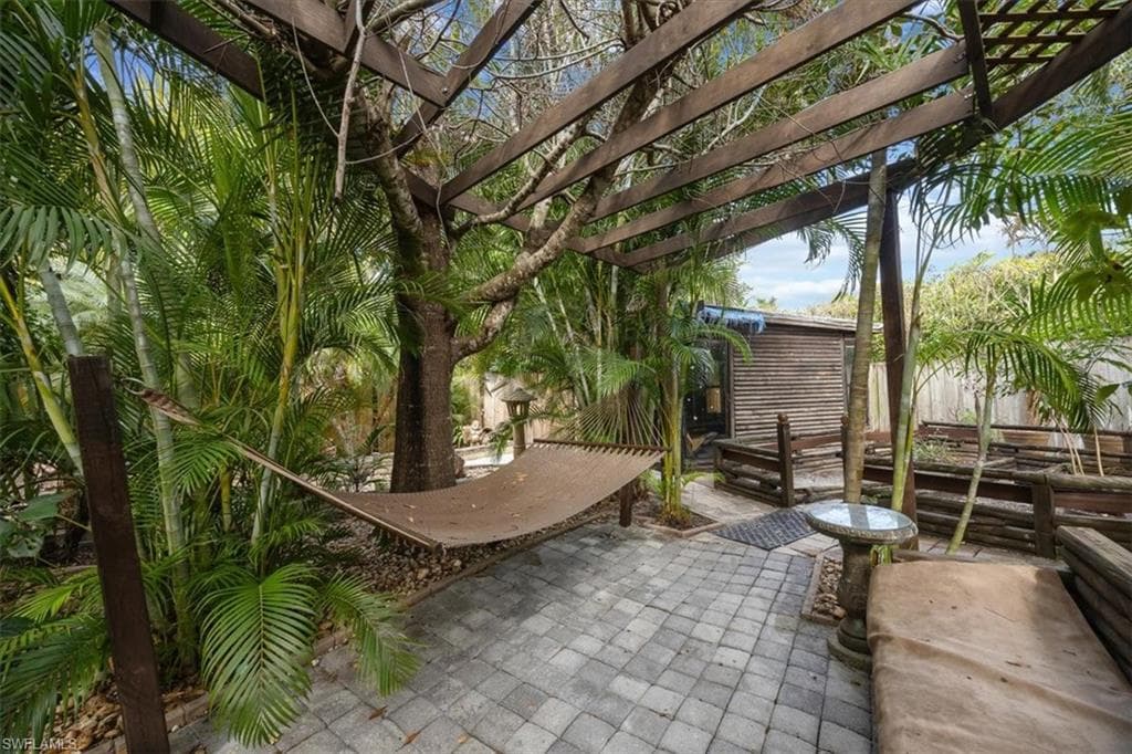 699 Binnacle Dr, Naples, FL 34103-29