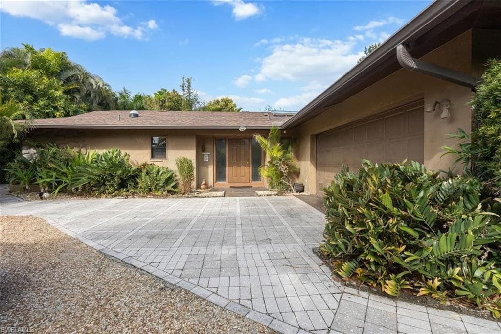 699 Binnacle Dr, Naples, FL 34103-4