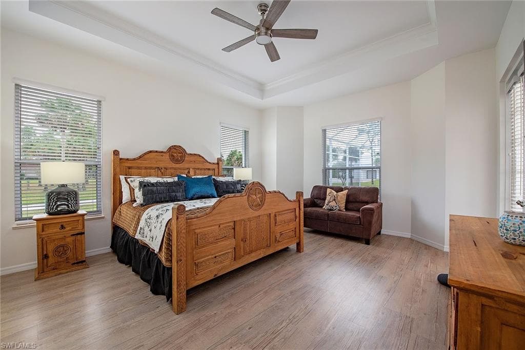 775 3rd St NW, Naples, FL 34120-10