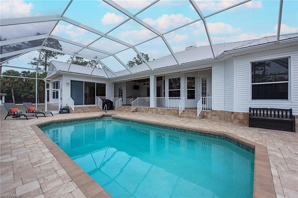 775 3rd St NW, Naples, FL 34120-18