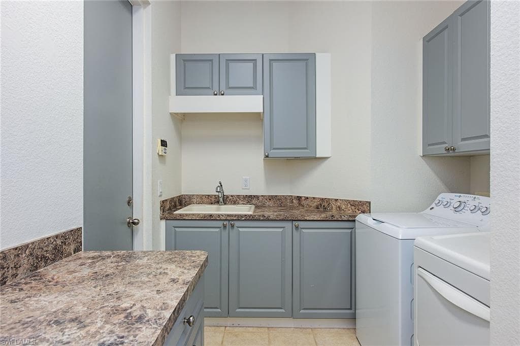 775 3rd St NW, Naples, FL 34120-20