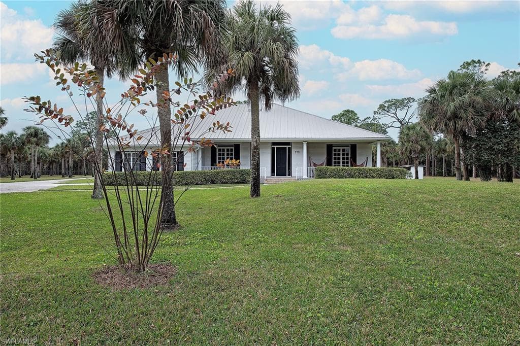 775 3rd St NW, Naples, FL 34120-3