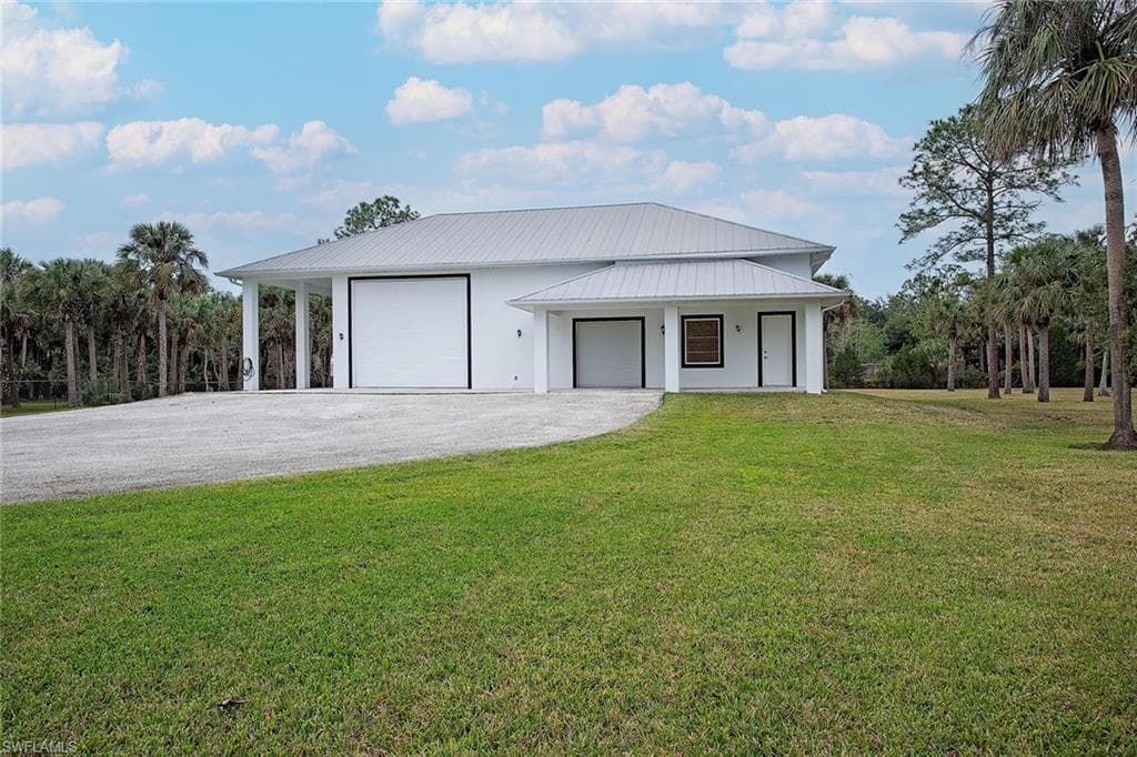 775 3rd St NW, Naples, FL 34120-4