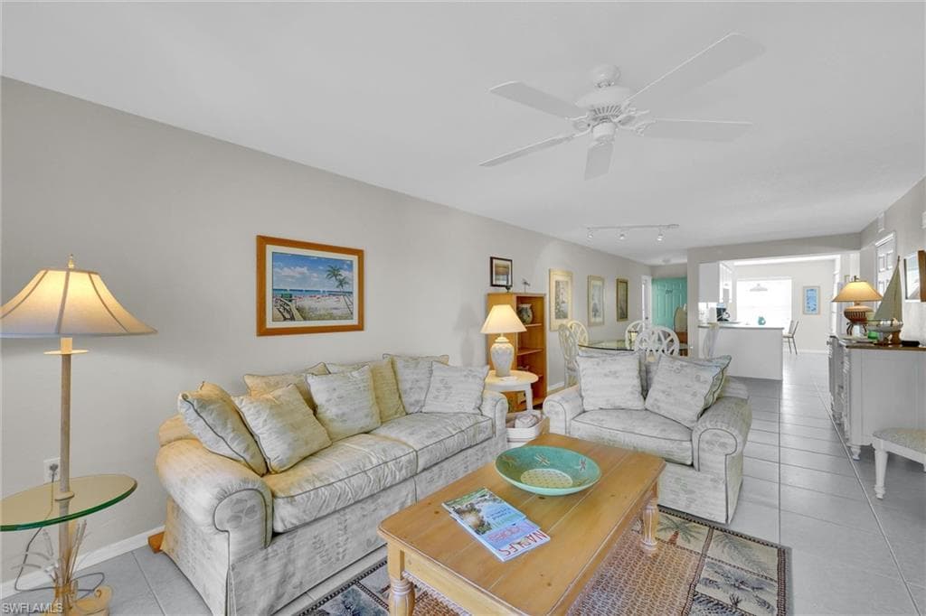 15505 Cedarwood Ln 10-201, Naples, FL 34110-10