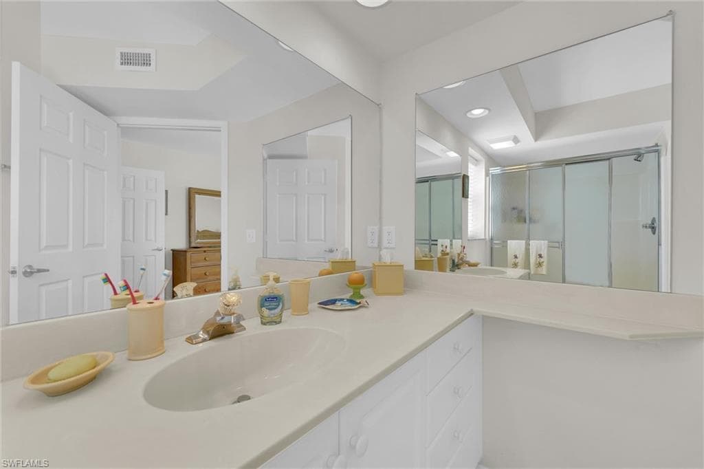 15505 Cedarwood Ln 10-201, Naples, FL 34110-14