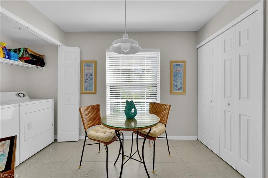 15505 Cedarwood Ln 10-201, Naples, FL 34110-26