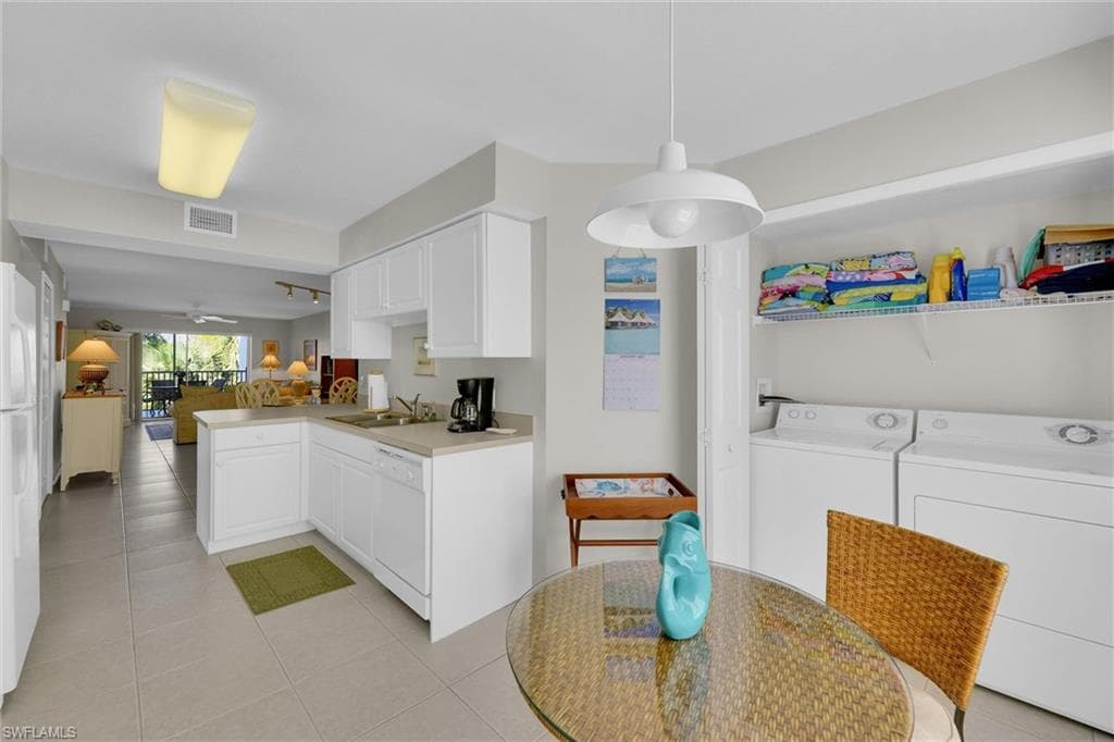 15505 Cedarwood Ln 10-201, Naples, FL 34110-27