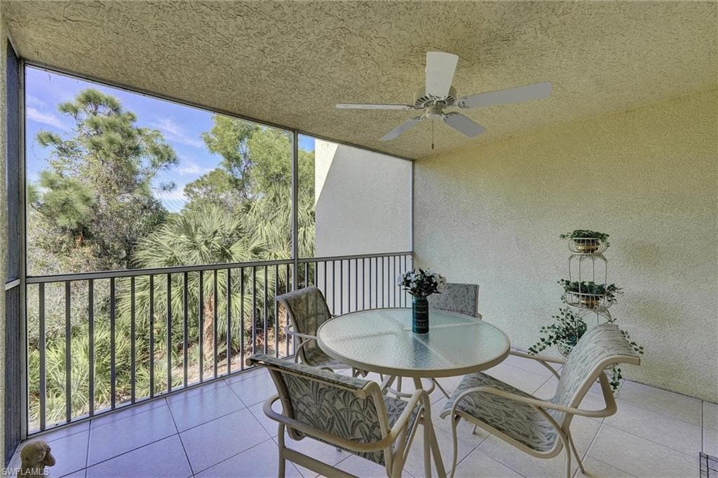 15505 Cedarwood Ln 10-201, Naples, FL 34110-29