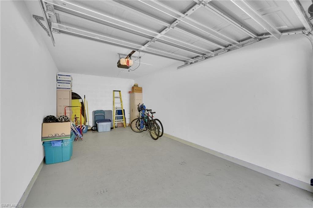 15505 Cedarwood Ln 10-201, Naples, FL 34110-33