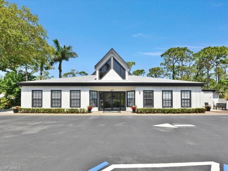 15505 Cedarwood Ln 10-201, Naples, FL 34110-38