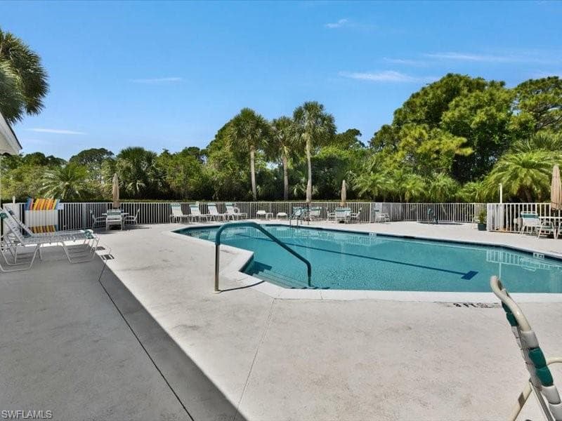 15505 Cedarwood Ln 10-201, Naples, FL 34110-39