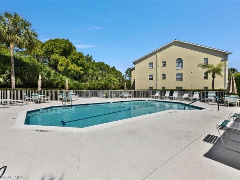 15505 Cedarwood Ln 10-201, Naples, FL 34110-40