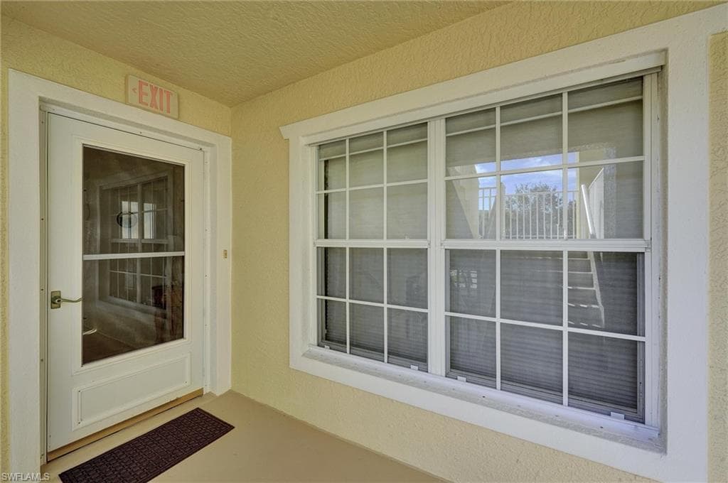 15505 Cedarwood Ln 10-201, Naples, FL 34110-4