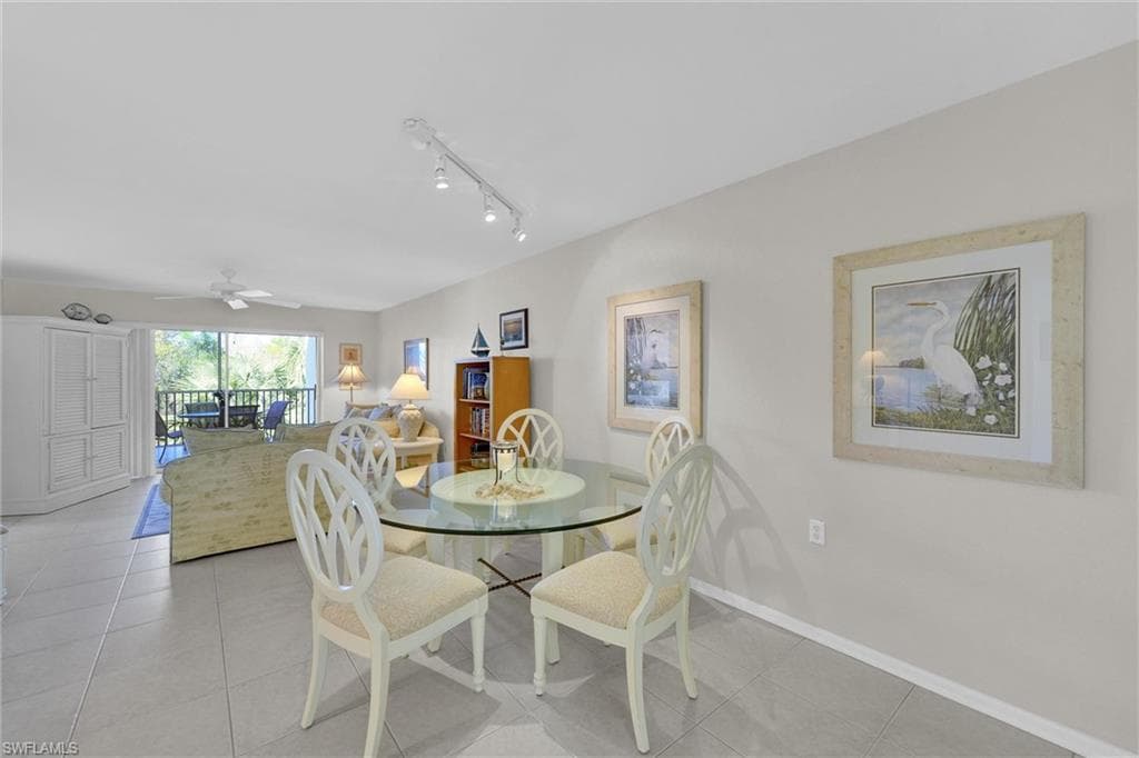 15505 Cedarwood Ln 10-201, Naples, FL 34110-7