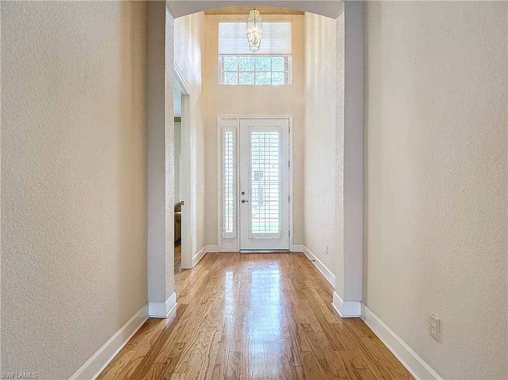 2325 Island Cove Cir, Naples, FL 34109-6