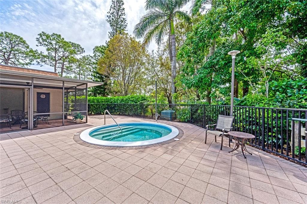 415 Augusta Blvd 311, Naples, FL 34113-28