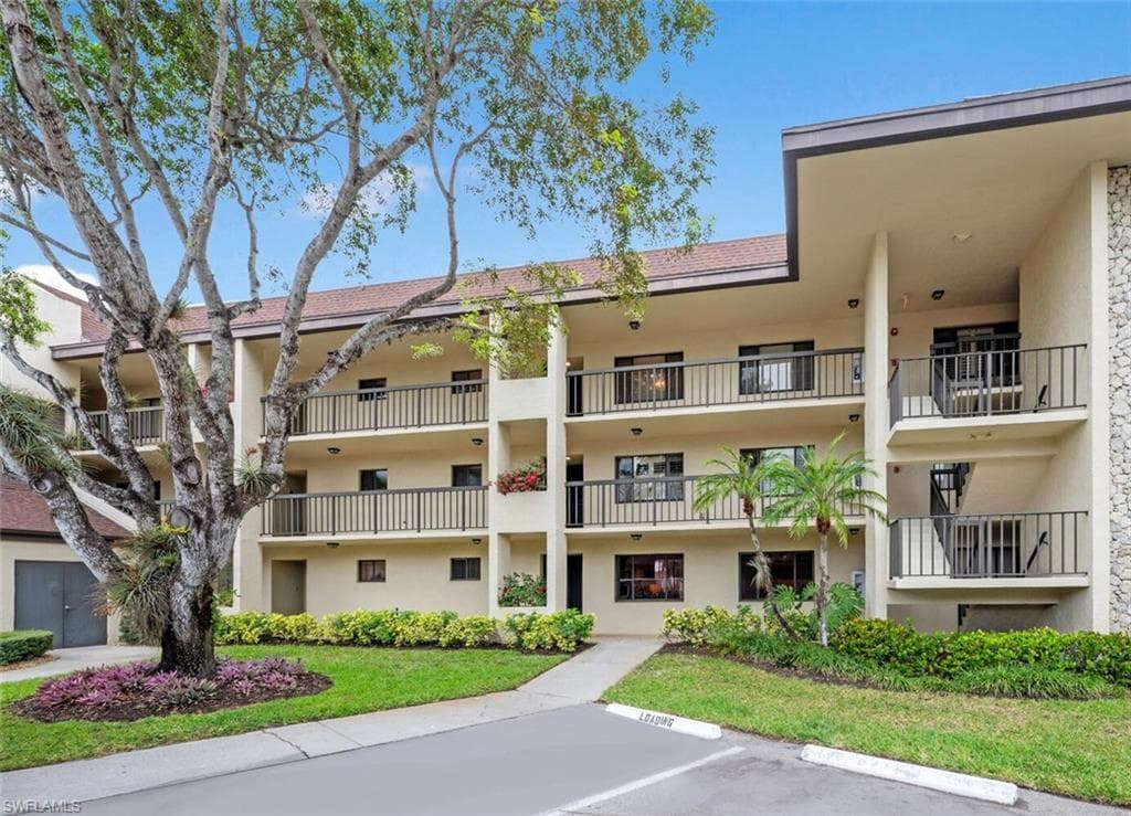 415 Augusta Blvd 311, Naples, FL 34113-2