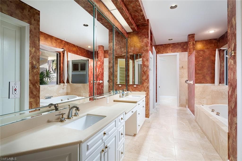 896 Barcarmil Way, Naples, FL 34110-16