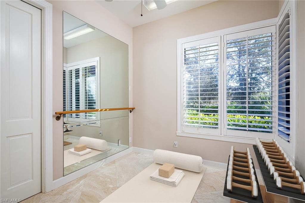 896 Barcarmil Way, Naples, FL 34110-17
