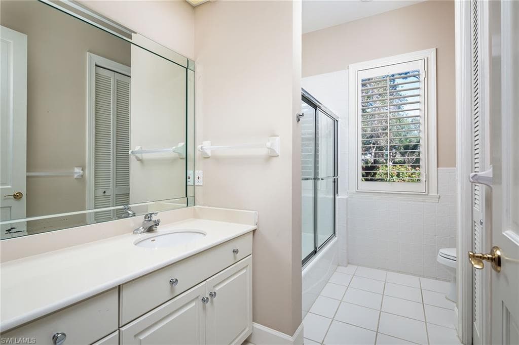 896 Barcarmil Way, Naples, FL 34110-21