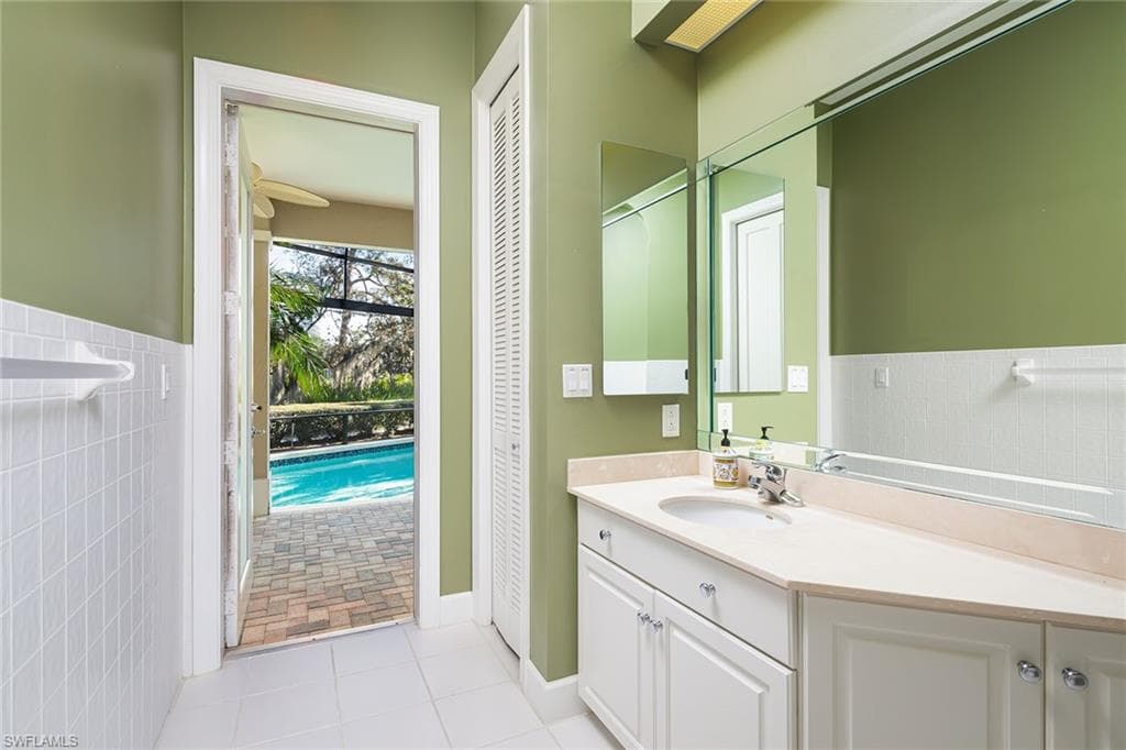 896 Barcarmil Way, Naples, FL 34110-23