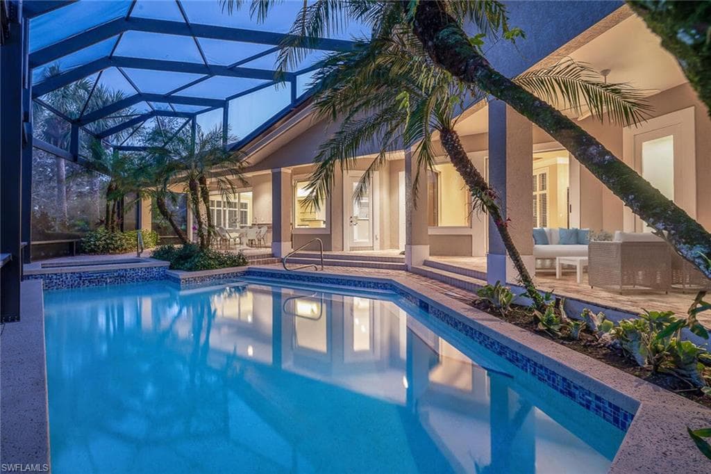 896 Barcarmil Way, Naples, FL 34110-2