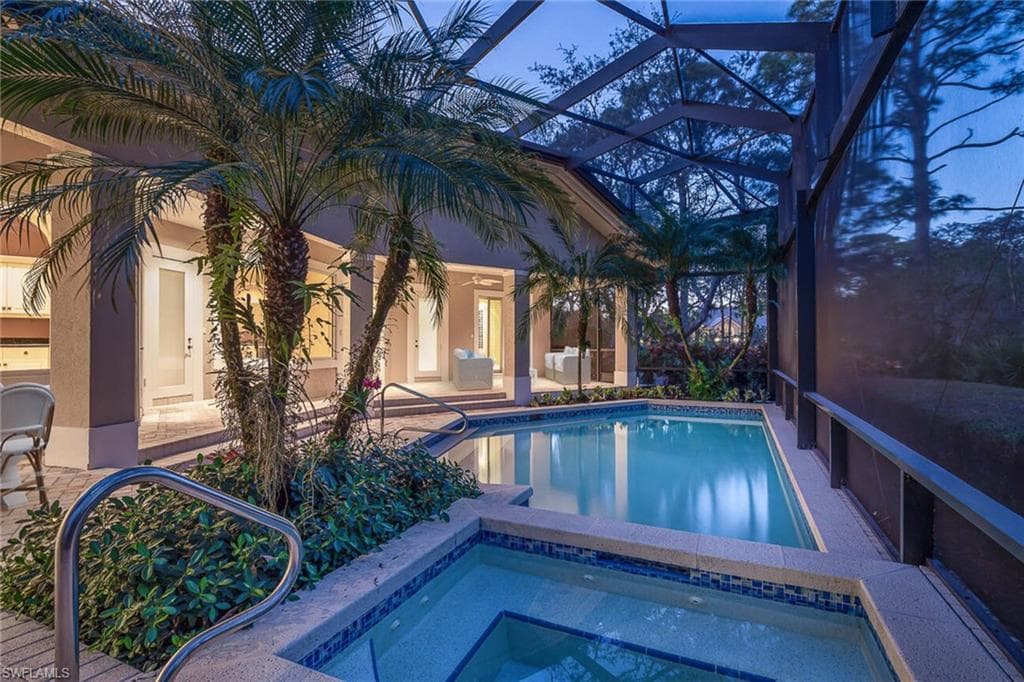 896 Barcarmil Way, Naples, FL 34110-3