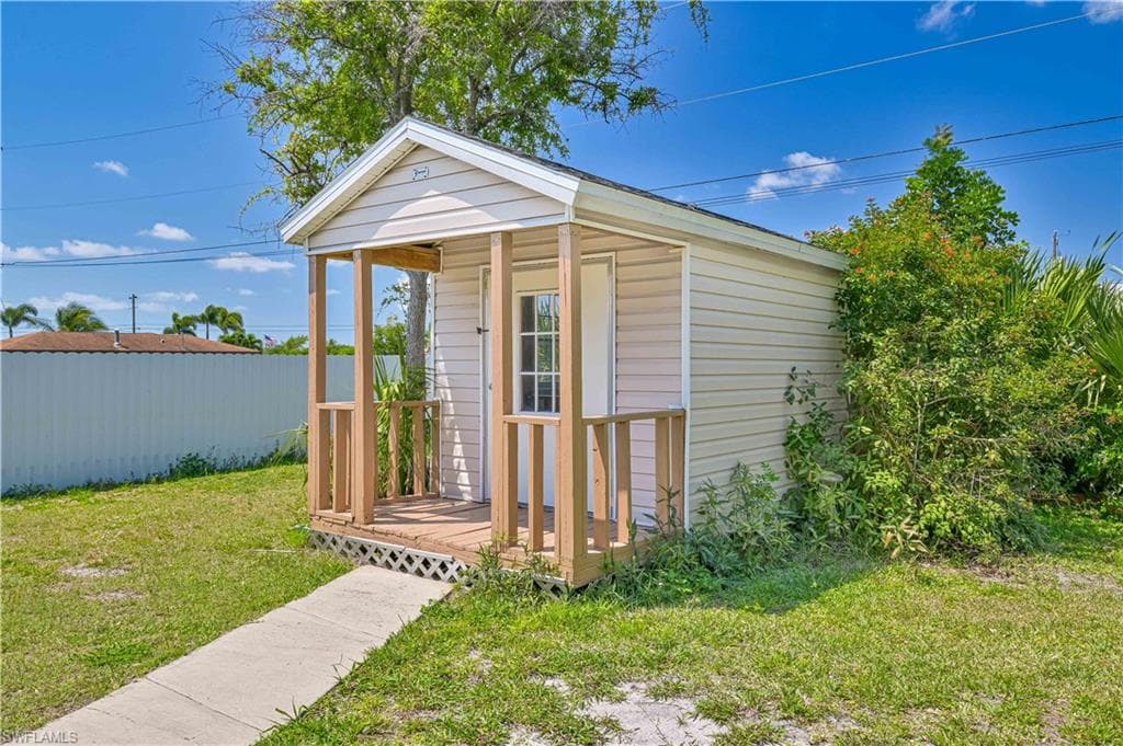 1214 14th Pl, Cape Coral, FL 33909-24