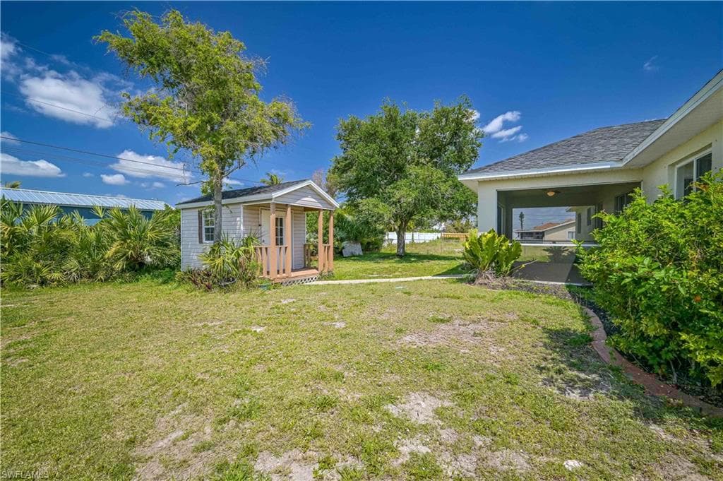 1214 14th Pl, Cape Coral, FL 33909-26