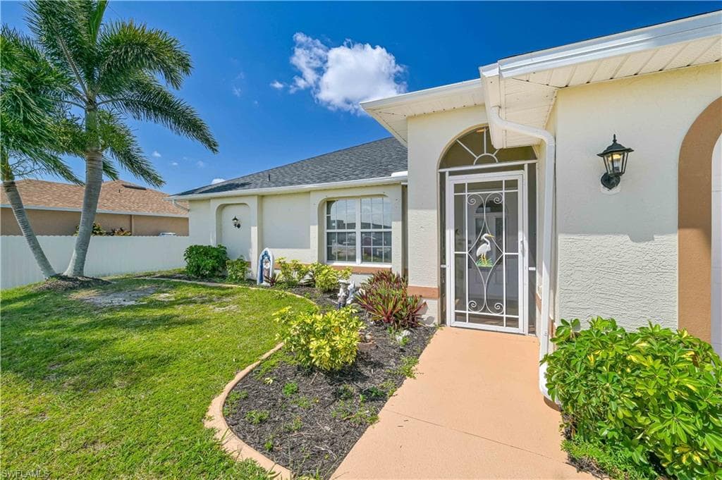 1214 14th Pl, Cape Coral, FL 33909-4