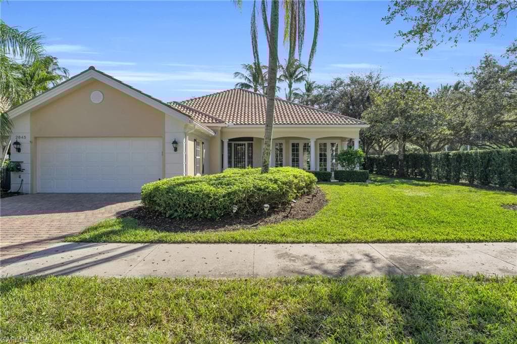 2845 Hatteras Way, Naples, FL 34119-3