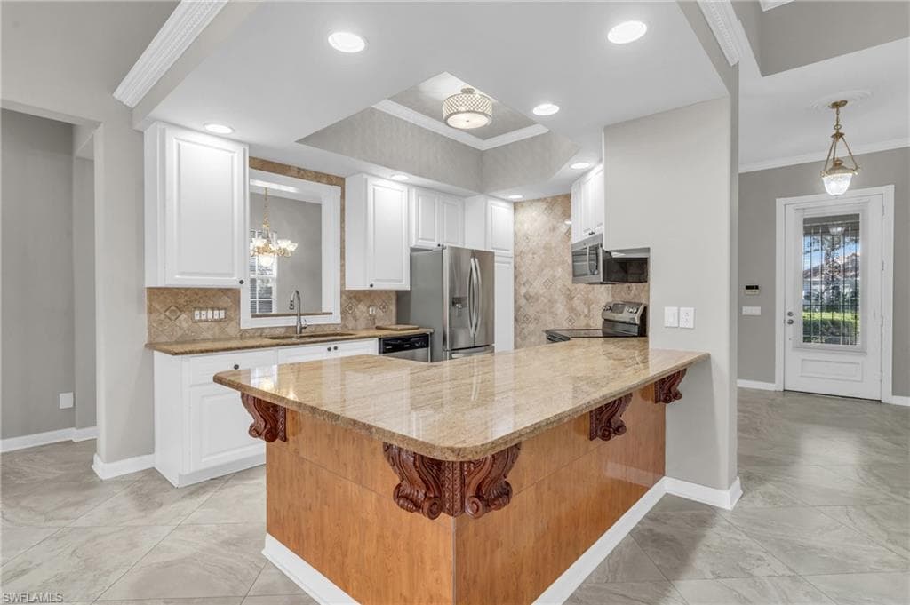 2845 Hatteras Way, Naples, FL 34119-4