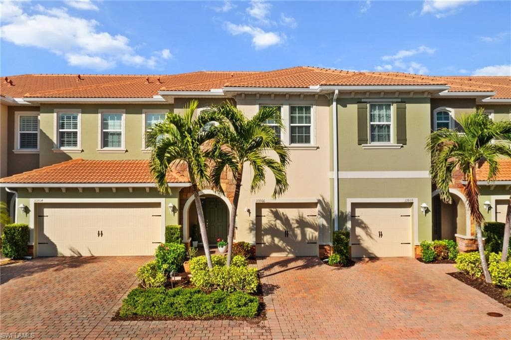 10806 Alvara Point Dr, Bonita Springs, FL 34135-1