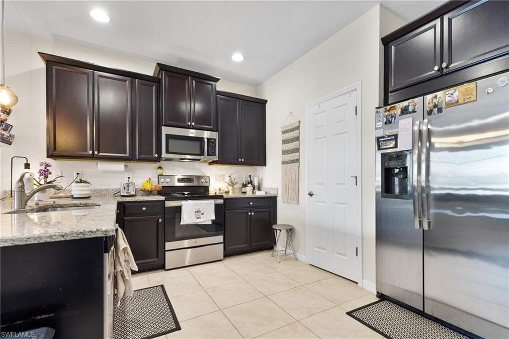 10806 Alvara Point Dr, Bonita Springs, FL 34135-7