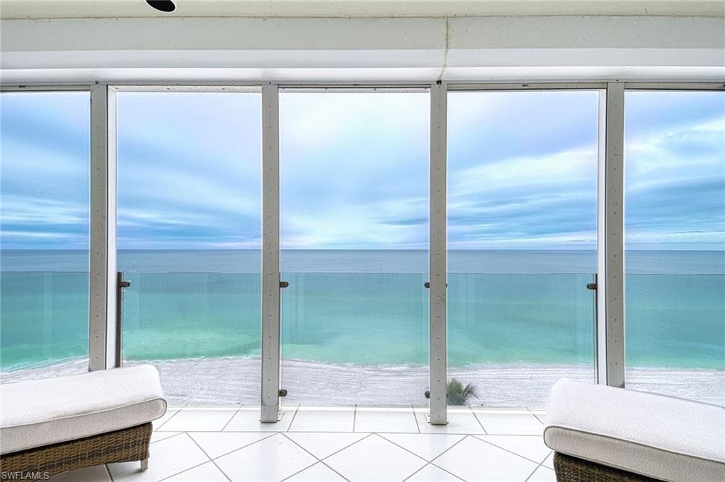 10 Seagate Dr 6n, Naples, FL 34103-4
