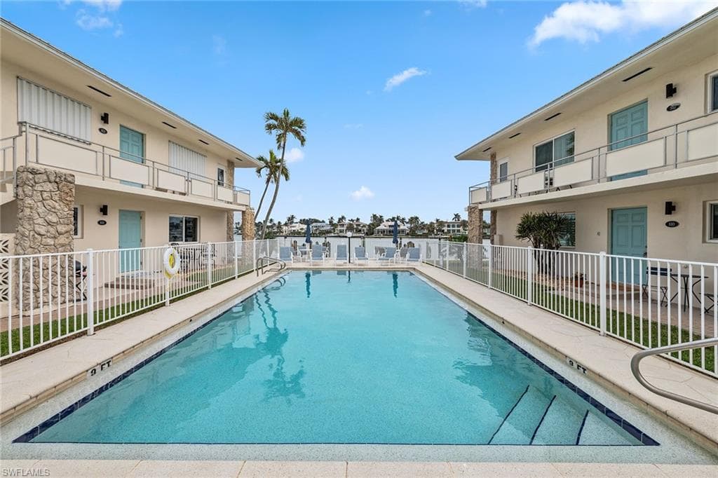 2500 Gulf Shore Blvd N N9, Naples, FL 34103-15