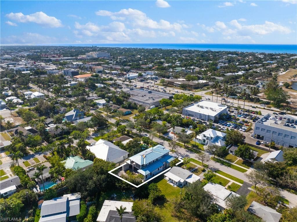 850 10th St N, Naples, FL 34102-3