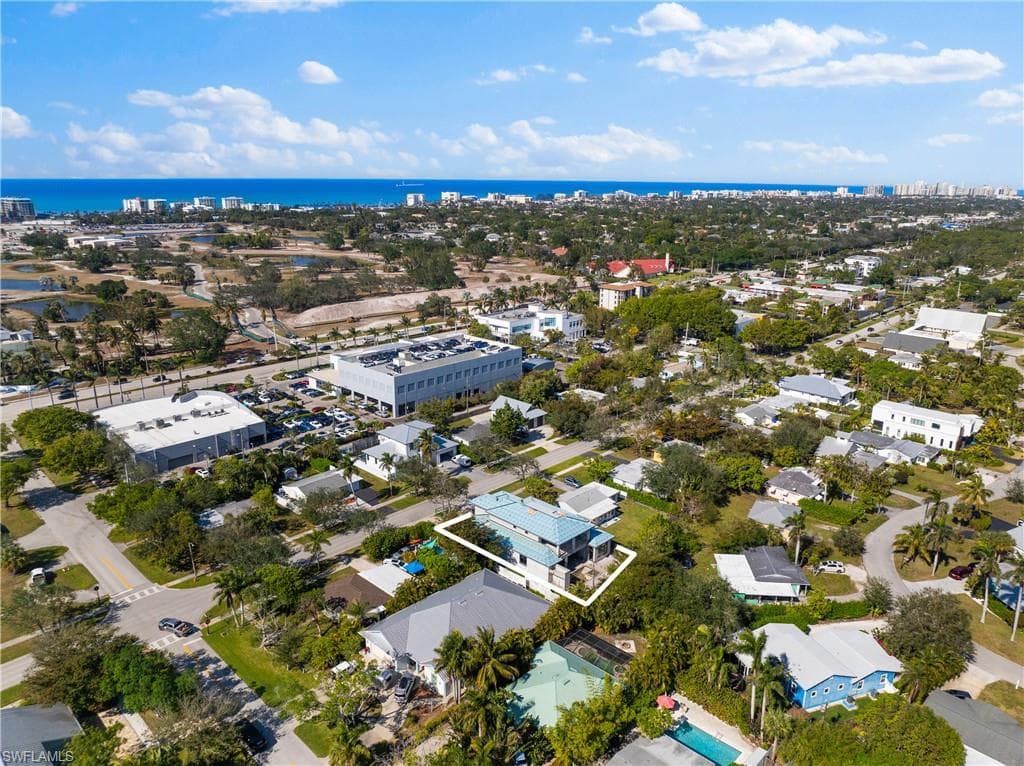 850 10th St N, Naples, FL 34102-5