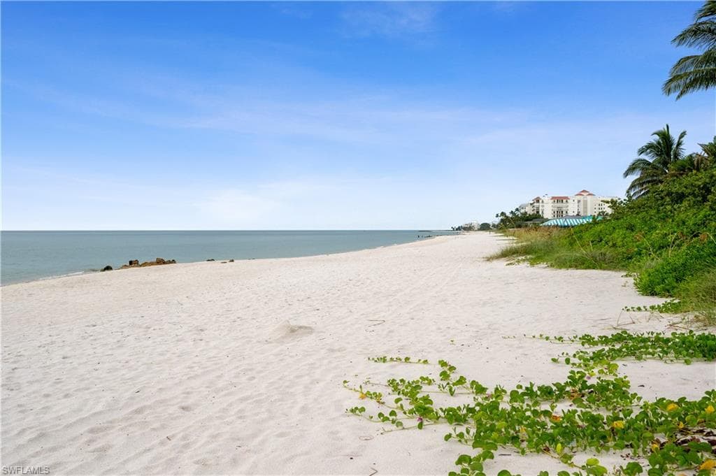 850 10th St N, Naples, FL 34102-6