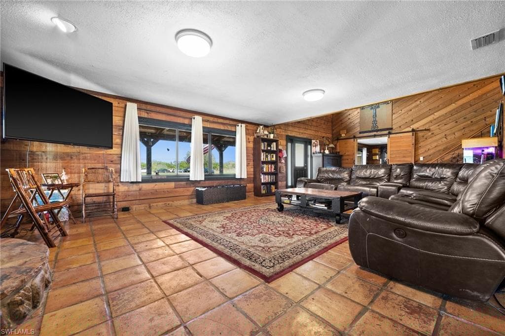 3040 Trail Dairy Cir, North Fort Myers, FL 33917-39