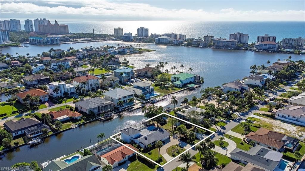 438 Lagoon Ave, Naples, FL 34108-1