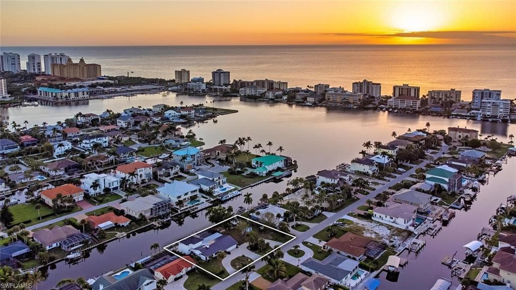 438 Lagoon Ave, Naples, FL 34108-2