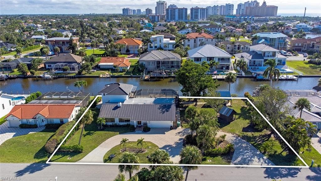 438 Lagoon Ave, Naples, FL 34108-3