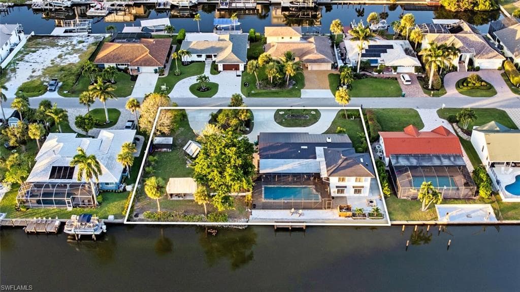 438 Lagoon Ave, Naples, FL 34108-4
