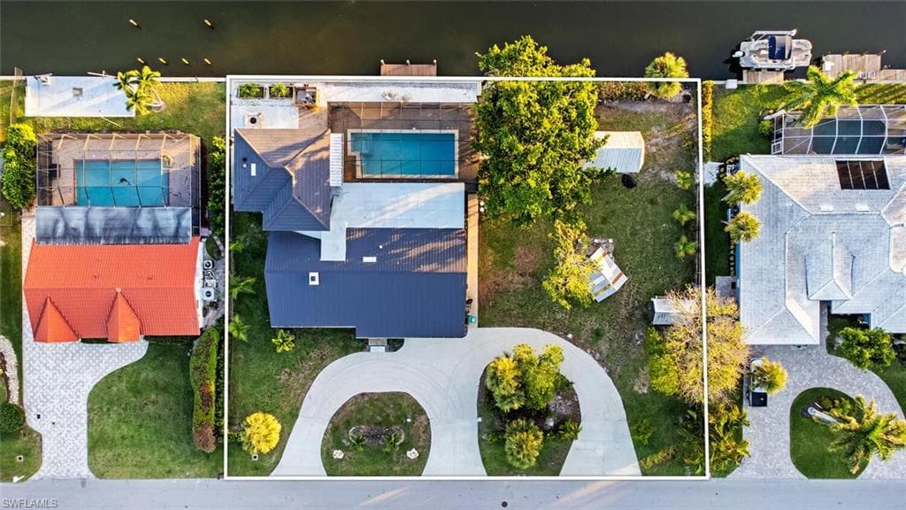 438 Lagoon Ave, Naples, FL 34108-5