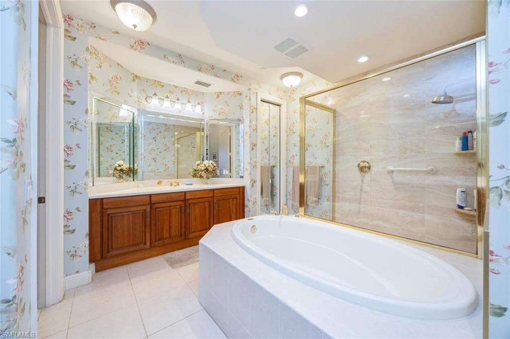 570 El Camino Real 2504, Naples, FL 34119-20