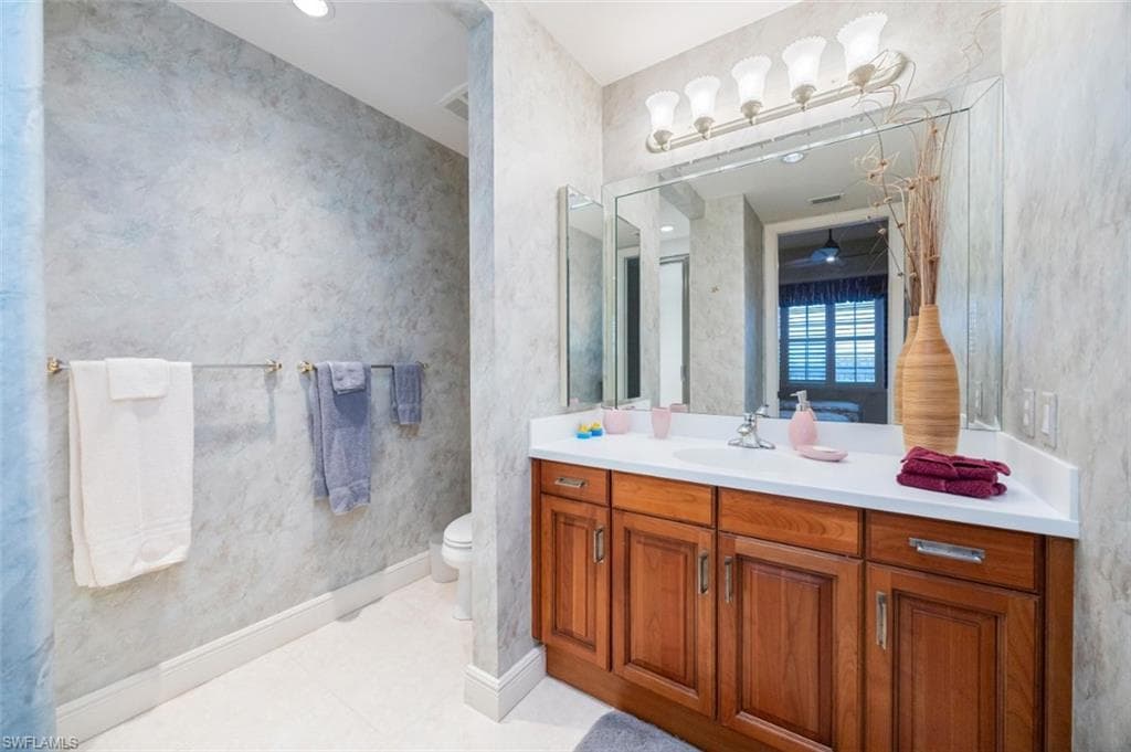 570 El Camino Real 2504, Naples, FL 34119-26
