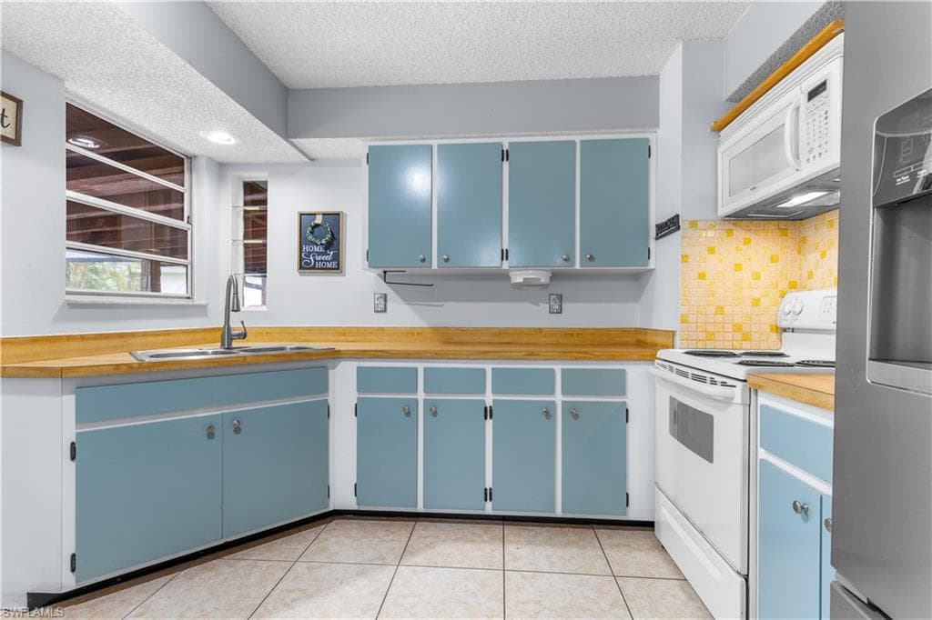 28232 Mango Dr, Bonita Springs, FL 34134-22