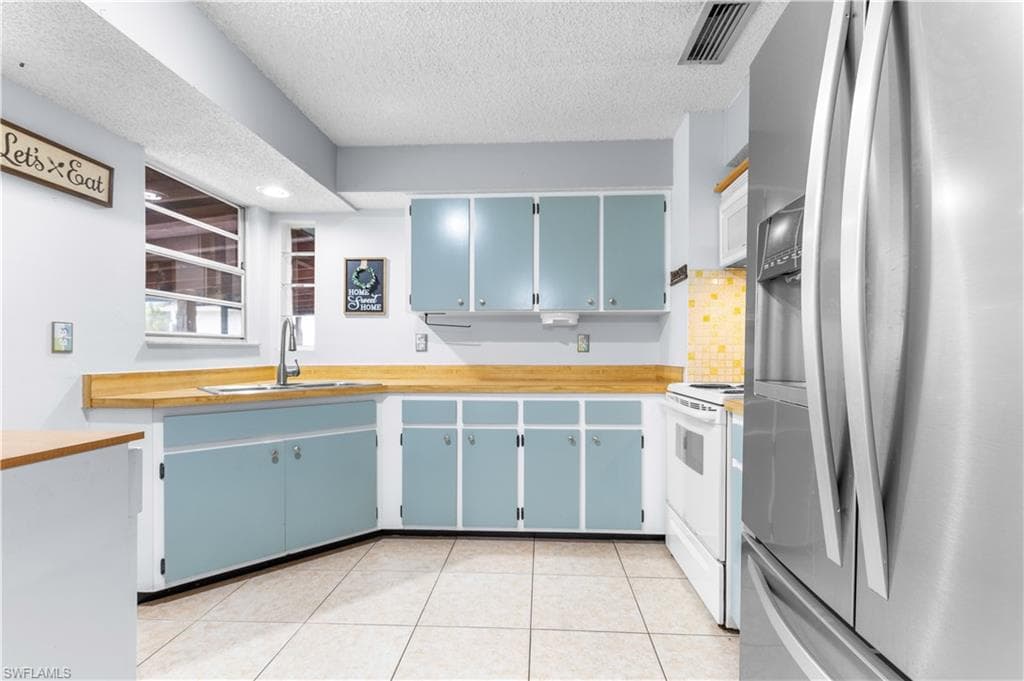 28232 Mango Dr, Bonita Springs, FL 34134-3